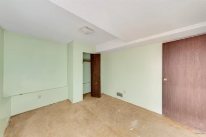 Hallway Photo of 586 E 59th Avenue, Vancouver, BC