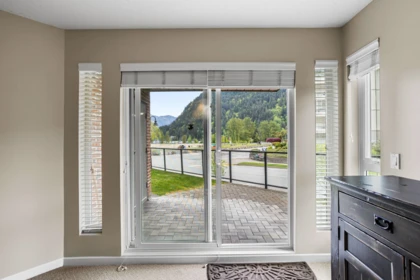 Breakfast Nook Photo of 123 378 Esplanade Avenue, Harrison Hot Springs, BC