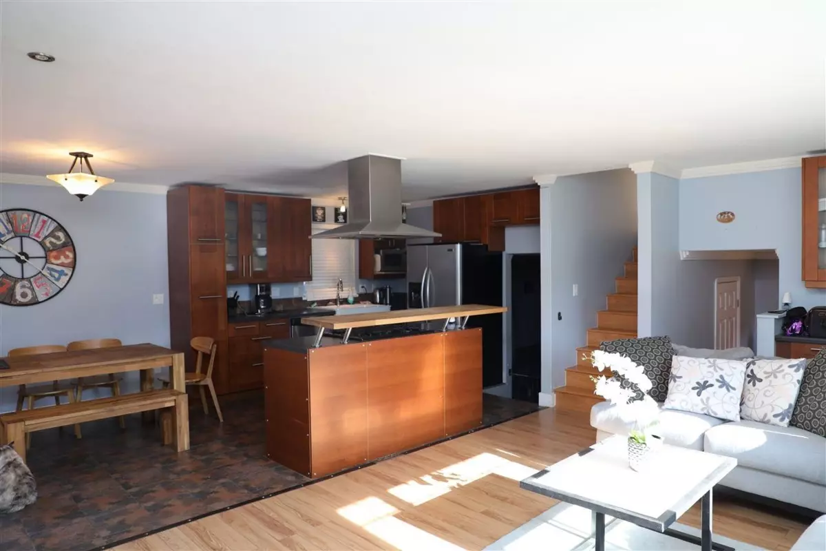 Family Room Photo of 1857 Warwick Avenue, Port Coquitlam, BC