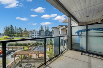 Front Yard Photo of 402 20356 72b Avenue, Langley, BC