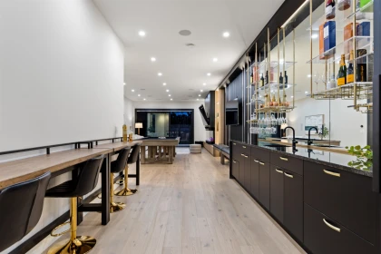 Kitchen Island Photo of 19023 61a Avenue, Surrey, BC