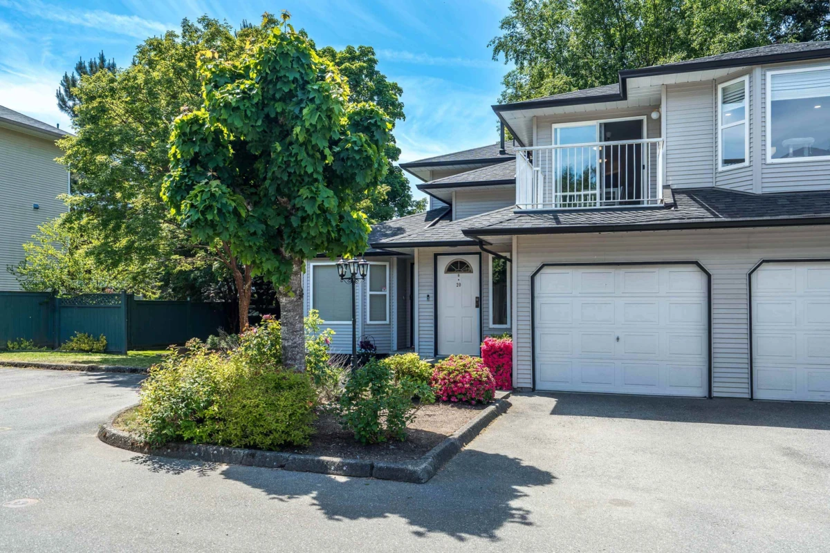 Living Room Photo of 20 34332 Maclure Road, Abbotsford, BC