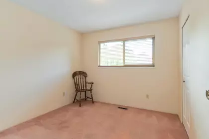 Laundry Room Photo of 7978 141a Street, Surrey, BC