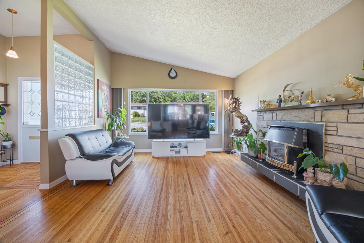 Family Room Photo of 6890 Hycrest Drive, Burnaby, BC