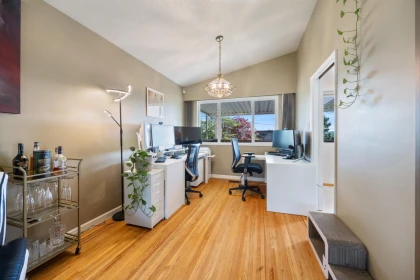 Breakfast Nook Photo of 6890 Hycrest Drive, Burnaby, BC