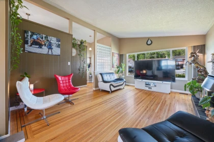 6890 Hycrest Drive, Burnaby, BC, Burnaby — Single Family Residence for sale