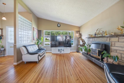 6890 Hycrest Drive, Burnaby, BC, Burnaby — Single Family Residence for sale