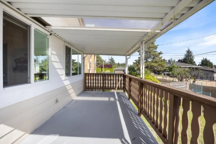 Laundry Room Photo of 6890 Hycrest Drive, Burnaby, BC