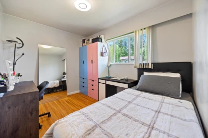 Powder Room Photo of 6890 Hycrest Drive, Burnaby, BC