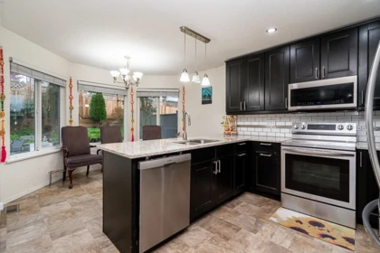 Breakfast Nook Photo of 18661 56 Avenue, Surrey, BC