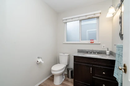 Guest Bathroom Photo of 18661 56 Avenue, Surrey, BC