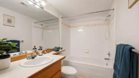 Mudroom Photo of 47 32361 Mcrae Avenue, Mission, BC