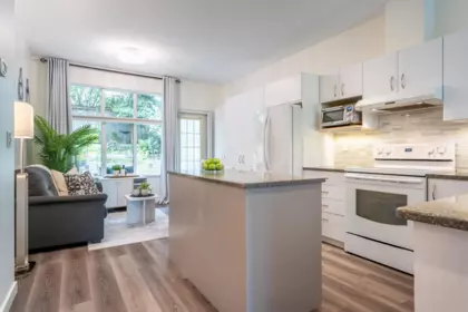 Kitchen Photo of 4 14959 58 Avenue, Surrey, BC