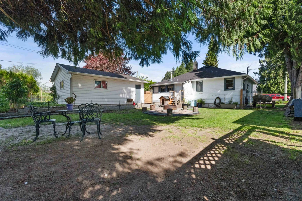 Living Room Photo of 46054 King Avenue, Chilliwack, BC