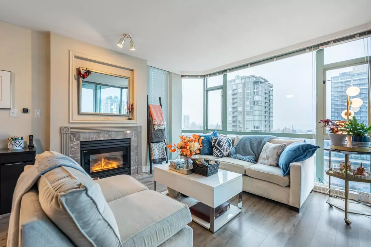 Living Room Photo of 903 140 E 14th Street, North Vancouver, BC