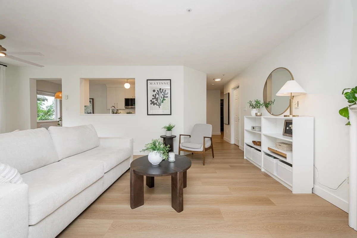 Dining Area Photo of 102 15140 29a Avenue, Surrey, BC