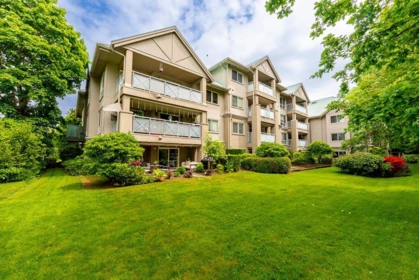 Front Yard Photo of 102 15140 29a Avenue, Surrey, BC