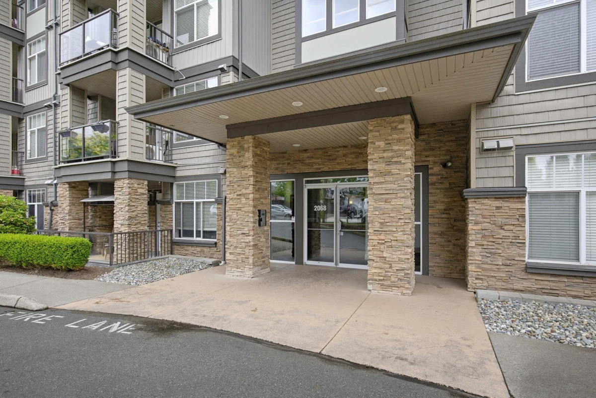Living Room Photo of 403 2068 Sandalwood Crescent, Abbotsford, BC