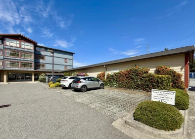 Front Yard Photo of 404 5631 Inlet Avenue, Sechelt, BC