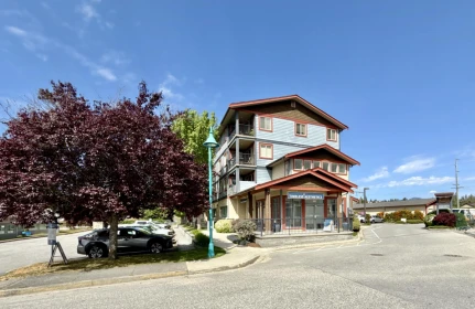 Garden / Landscaping Photo of 404 5631 Inlet Avenue, Sechelt, BC