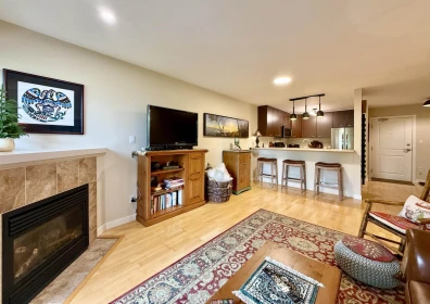Primary Bedroom Photo of 404 5631 Inlet Avenue, Sechelt, BC