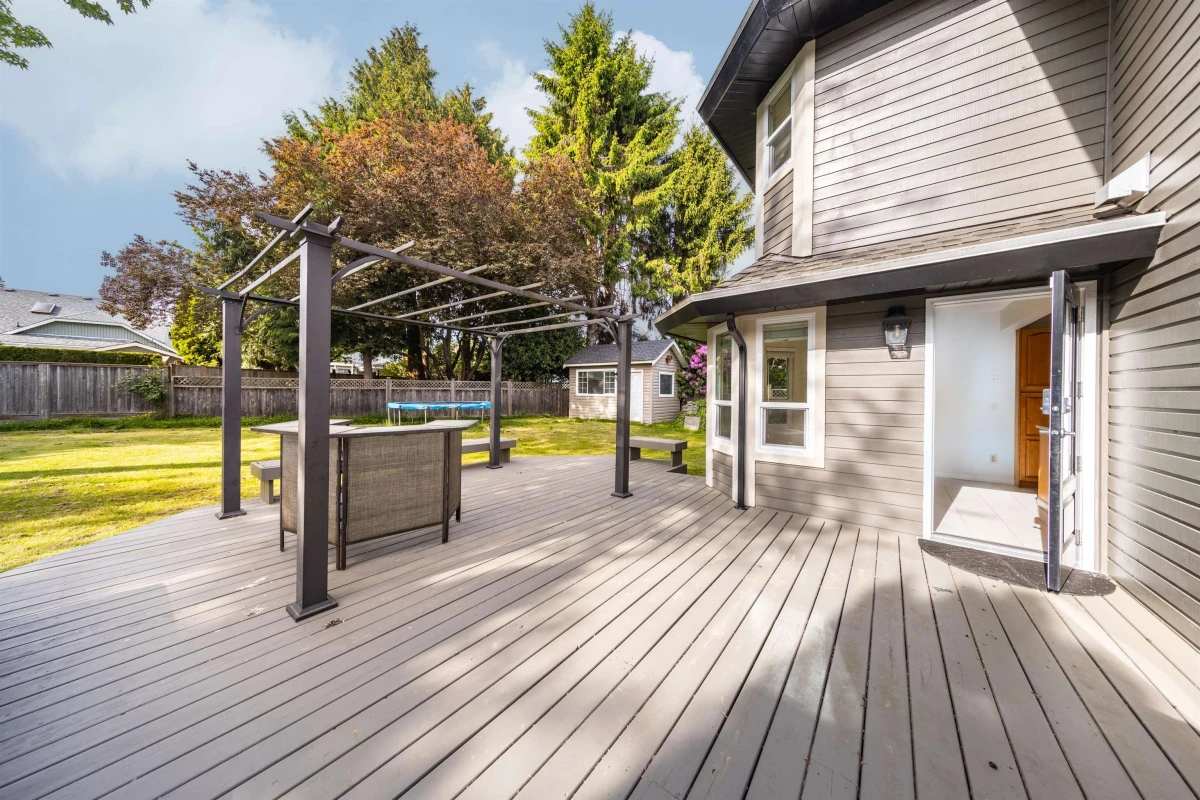 Family Room Photo of 14816 20a Avenue, Surrey, BC