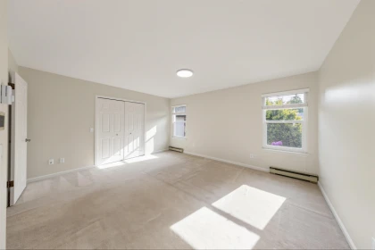 Entry Foyer Photo of 14816 20a Avenue, Surrey, BC