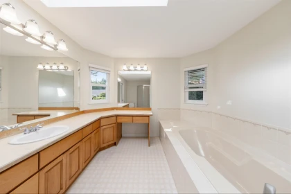 Hallway Photo of 14816 20a Avenue, Surrey, BC