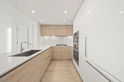 Kitchen Island Photo of 3307 2085 Skyline Court, Burnaby, BC