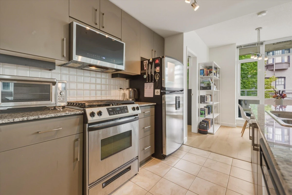 Dining Area Photo of 303 100 E Esplanade, North Vancouver, BC