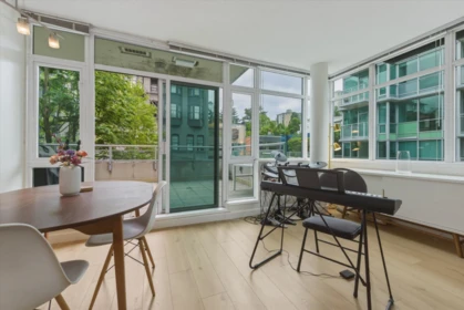 Breakfast Nook Photo of 303 100 E Esplanade, North Vancouver, BC