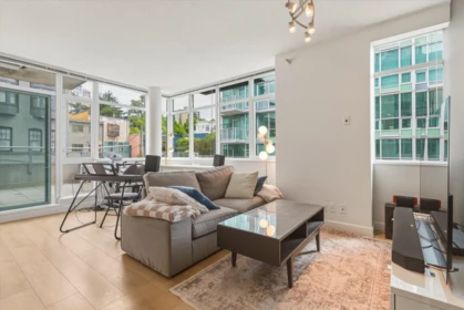 303 100 E Esplanade, North Vancouver, BC, North Vancouver — Apartment/Condo for sale