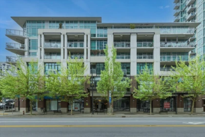 Outdoor Patio Photo of 303 100 E Esplanade, North Vancouver, BC