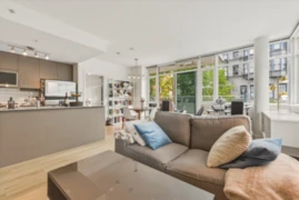 303 100 E Esplanade, North Vancouver, BC