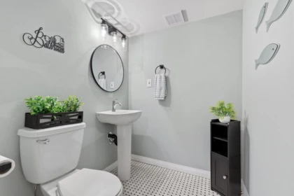Hallway Photo of 45368 Wells Road, Chilliwack, BC