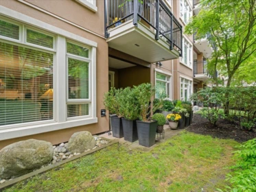 Hallway Photo of 109 15360 20 Avenue, Surrey, BC