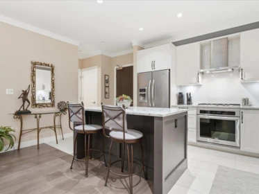 Kitchen Photo of 109 15360 20 Avenue, Surrey, BC