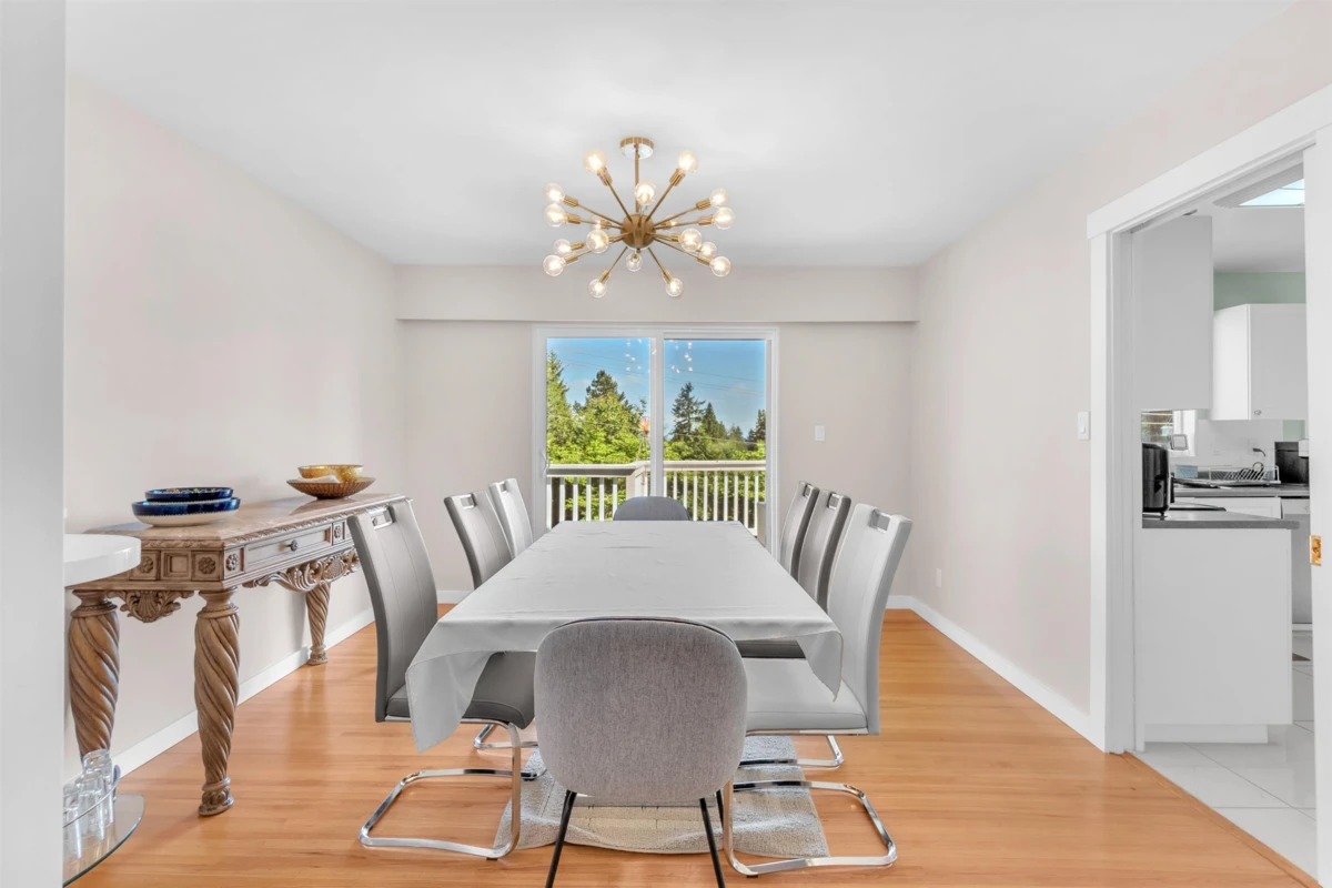 Dining Area Photo of 670 St. Andrews Road, West Vancouver, BC