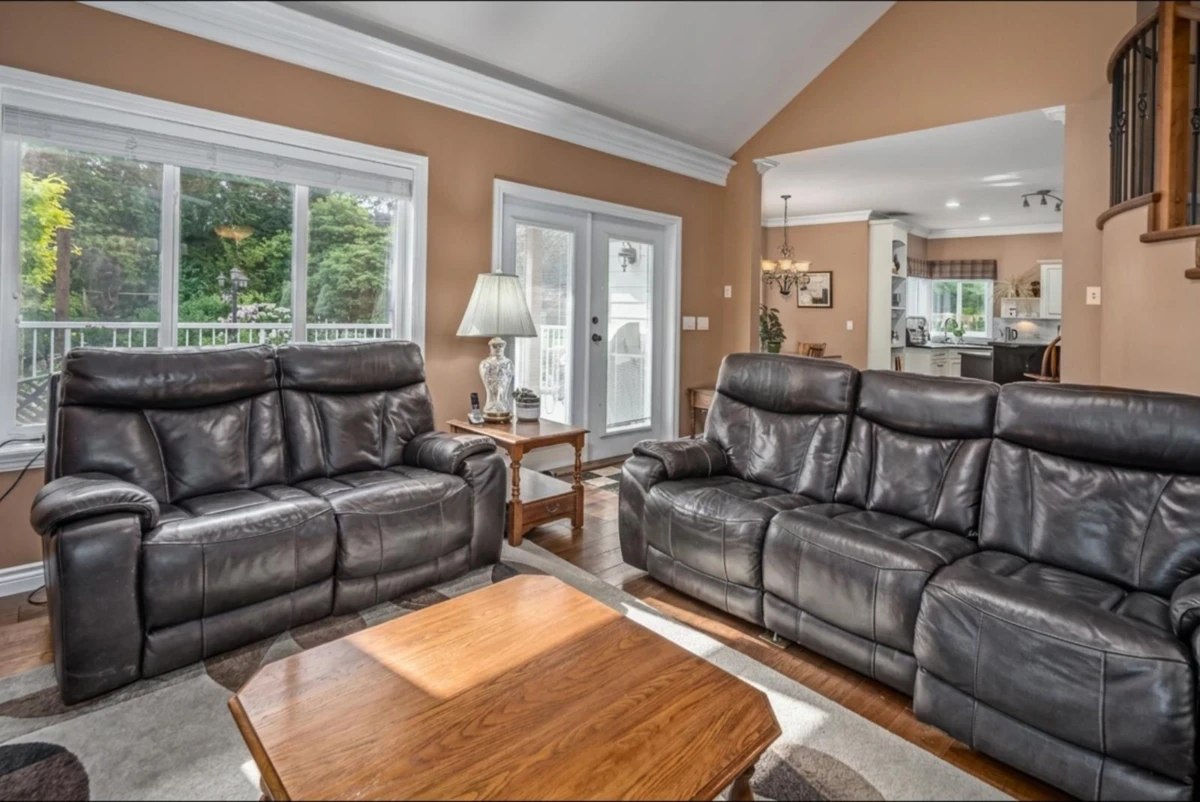 Dining Area Photo of 36090 S Auguston Parkway, Abbotsford, BC