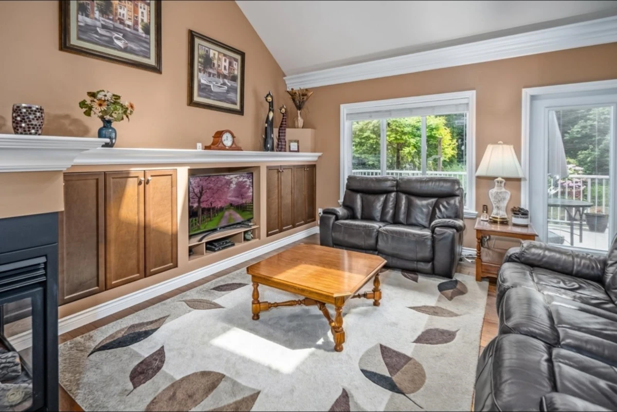 Living Room Photo of 36090 S Auguston Parkway, Abbotsford, BC