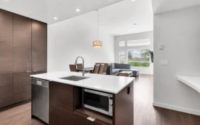 508 1677 Lloyd Avenue, North Vancouver, BC