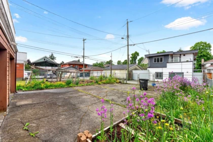 Garden / Landscaping Photo of 2031 E 23rd Avenue, Vancouver, BC