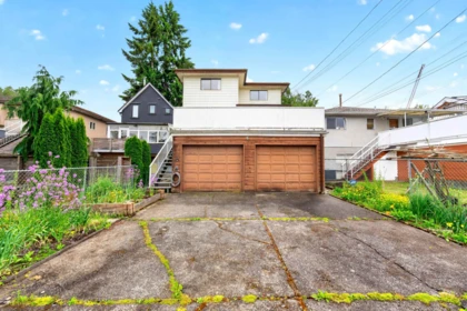 Swimming Pool Photo of 2031 E 23rd Avenue, Vancouver, BC