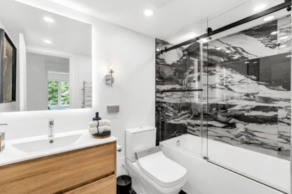 Powder Room Photo of L1 555 13th Street, West Vancouver, BC