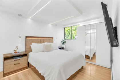 Primary Bedroom Photo of L1 555 13th Street, West Vancouver, BC