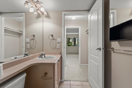Mudroom Photo of 206 33165 Old Yale Road, Abbotsford, BC