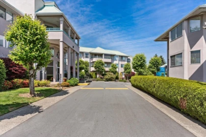 Outdoor Deck Photo of 206 33165 Old Yale Road, Abbotsford, BC