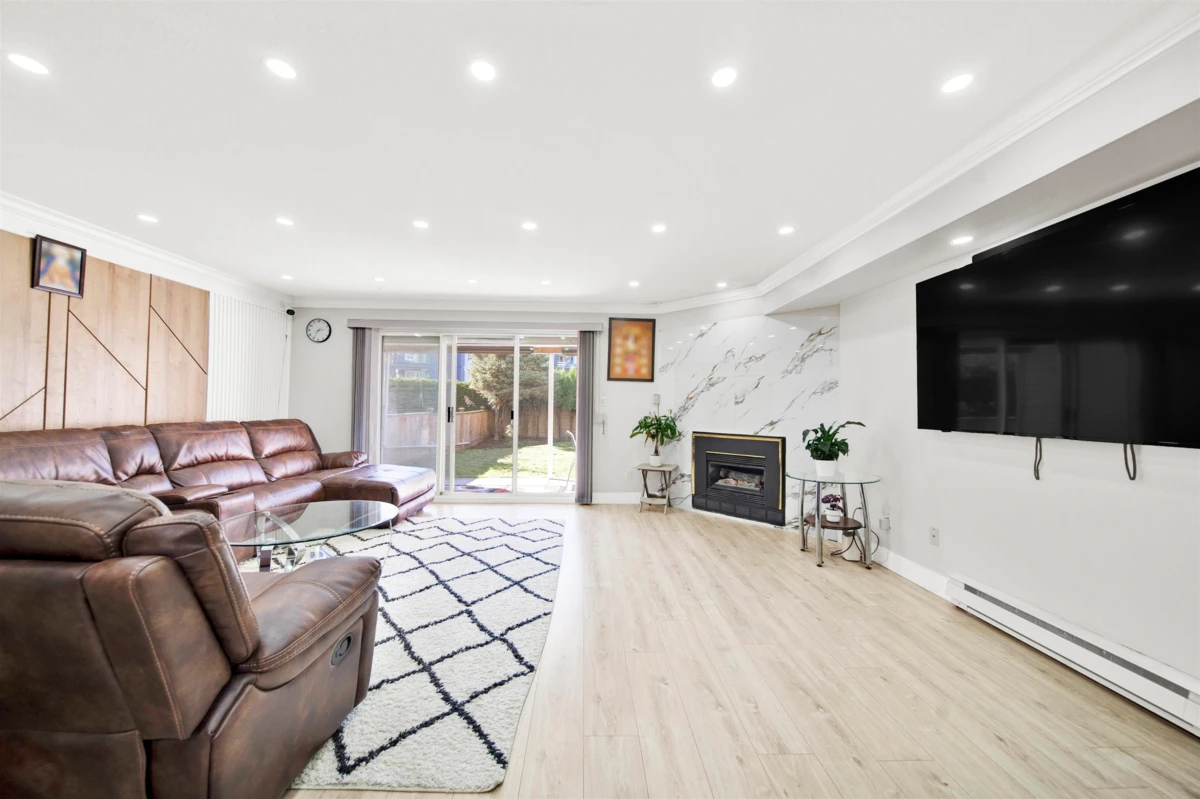 Dining Area Photo of 2 7560 138 Street, Surrey, BC