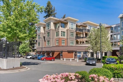 Front Yard Photo of 203 45530 Market Way, Chilliwack, BC
