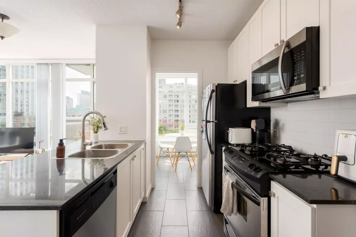 Dining Area Photo of 801 480 Robson Street, Vancouver, BC